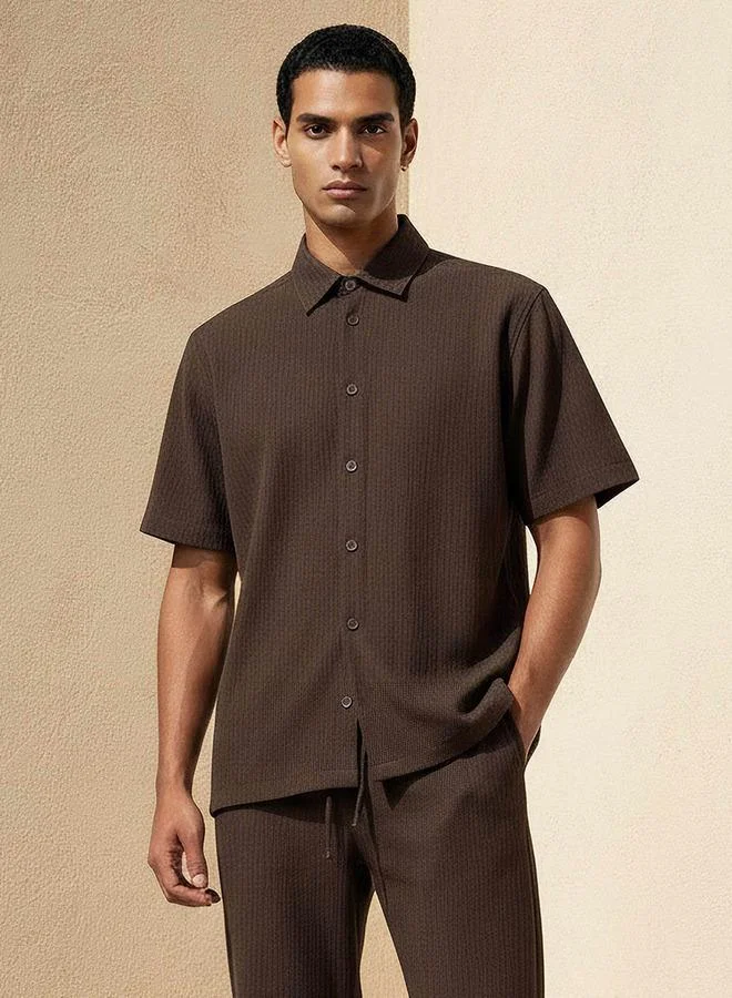 ايكونيك Iconic Men Regular Fit Collared Crinkled Short Sleeve Shirt